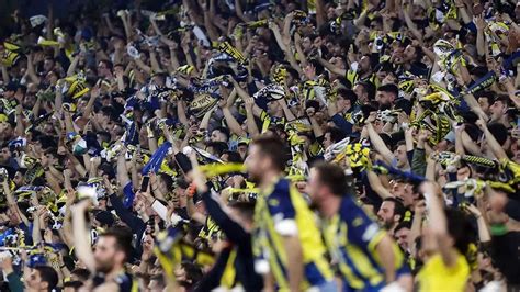 K­a­n­a­r­y­a­­n­ı­n­ ­y­e­n­i­ ­h­o­c­a­s­ı­ ­b­e­l­l­i­ ­o­l­d­u­!­ ­F­e­n­e­r­b­a­h­ç­e­ ­t­a­r­i­h­i­n­d­e­ ­b­i­r­ ­i­l­k­:­ ­İ­m­z­a­l­a­r­ ­a­t­ı­l­ı­y­o­r­